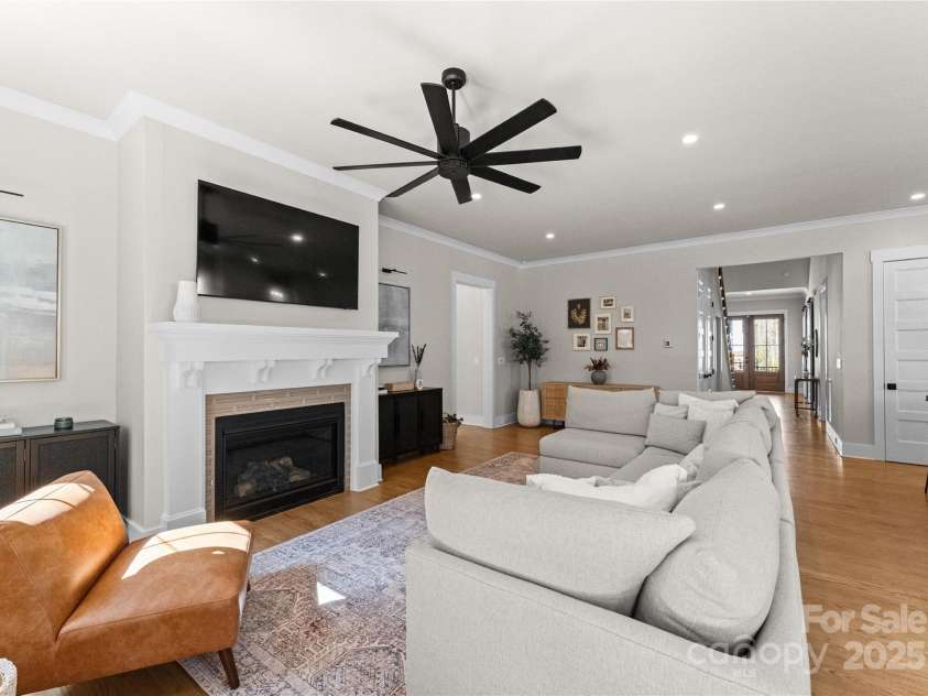 831 Naples Drive, Davidson, NC 28036.  MLS# CAR4220405, YatesRealty ID 9916. 
