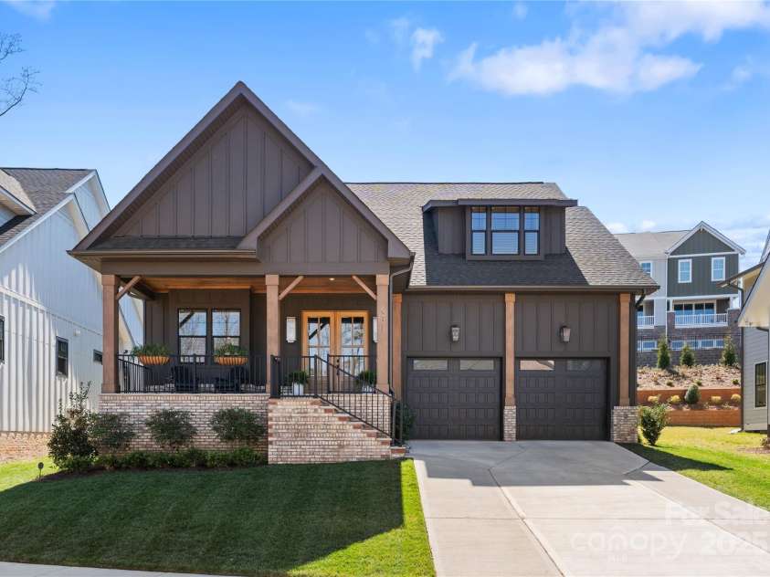 831 Naples Drive, Davidson, NC 28036.  MLS# CAR4297827, YatesRealty ID 9916. 