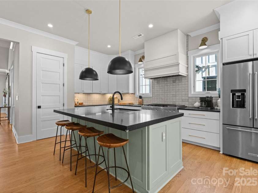 831 Naples Drive, Davidson, NC 28036.  MLS# CAR4297827, YatesRealty ID 9916. 
