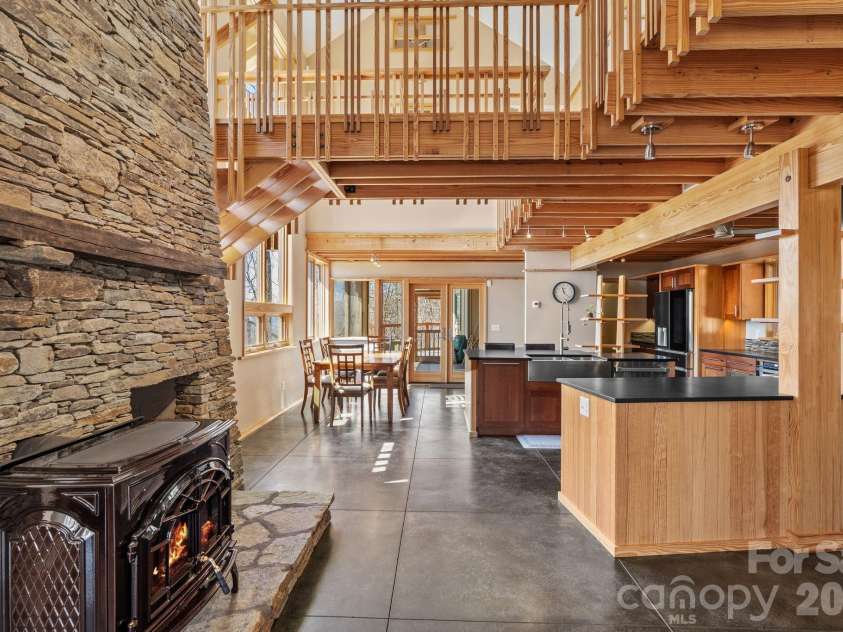 588 Long Branch Road, Swannanoa, NC 28778.  MLS# CAR4364788, YatesRealty ID 9917. 