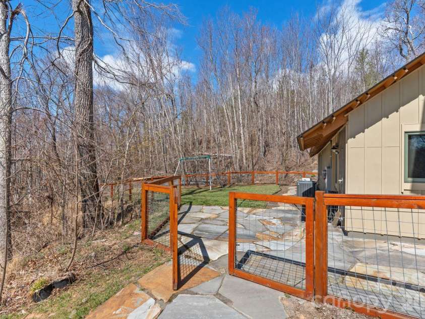 588 Long Branch Road, Swannanoa, NC 28778.  MLS# CAR4364788, YatesRealty ID 9917. 
