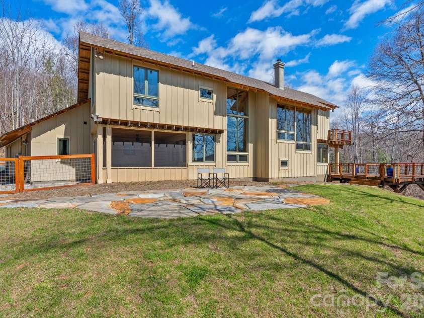 588 Long Branch Road, Swannanoa, NC 28778.  MLS# CAR4364788, YatesRealty ID 9917. 