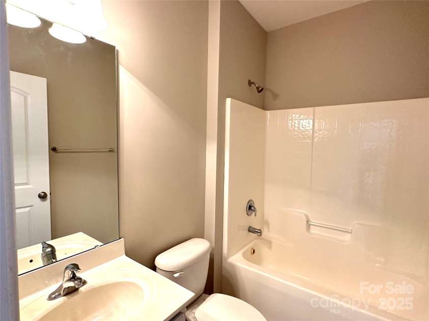 16446 Doves Canyon Lane, Charlotte, NC 28278.  MLS# CAR4253355, YatesRealty ID 9919. 