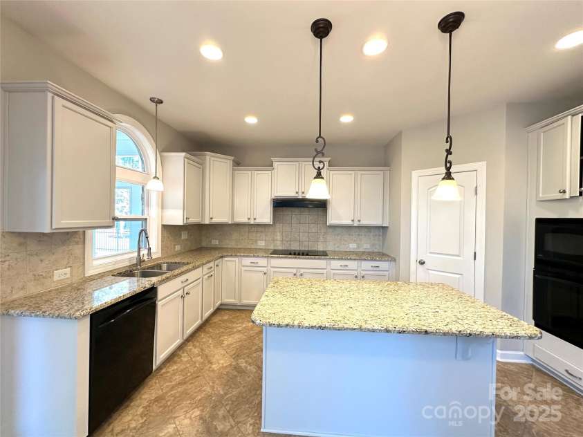 16446 Doves Canyon Lane, Charlotte, NC 28278.  MLS# CAR4253355, YatesRealty ID 9919. 
