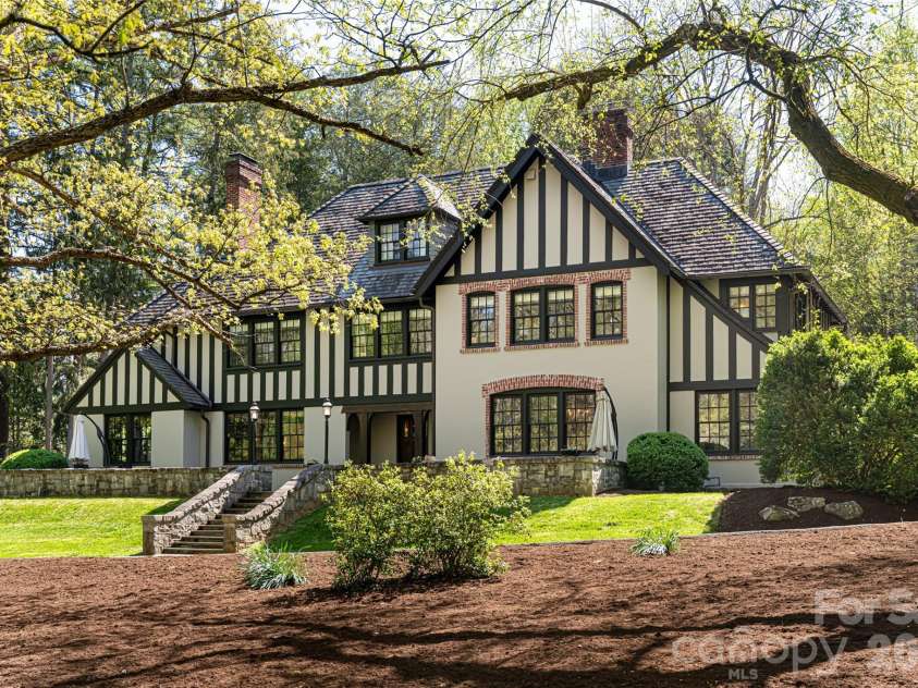 30 Cedarcliff Road, Asheville, NC 28803.  MLS# CAR4358152, YatesRealty ID 9919. 