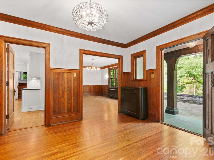 30 Cedarcliff Road, Asheville, NC 28803.  MLS# CAR4358152, YatesRealty ID 9919. 