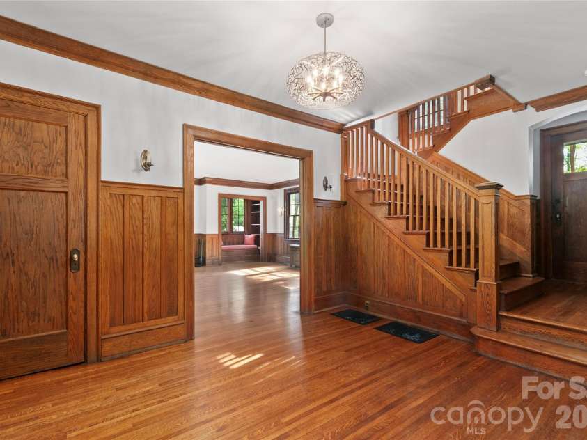 30 Cedarcliff Road, Asheville, NC 28803.  MLS# CAR4358152, YatesRealty ID 9919. 