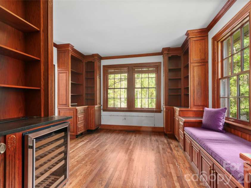 30 Cedarcliff Road, Asheville, NC 28803.  MLS# CAR4358152, YatesRealty ID 9919. 