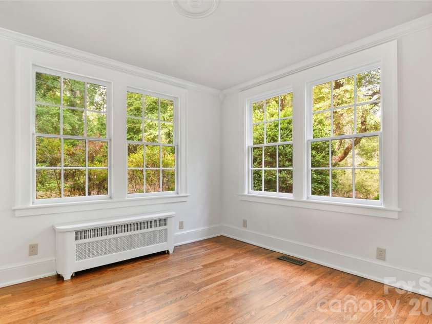 30 Cedarcliff Road, Asheville, NC 28803.  MLS# CAR4358152, YatesRealty ID 9919. 