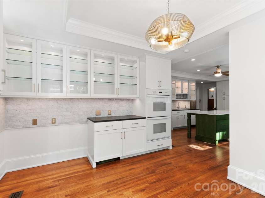 30 Cedarcliff Road, Asheville, NC 28803.  MLS# CAR4358152, YatesRealty ID 9919. 