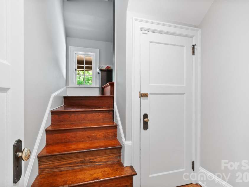 30 Cedarcliff Road, Asheville, NC 28803.  MLS# CAR4358152, YatesRealty ID 9919. 