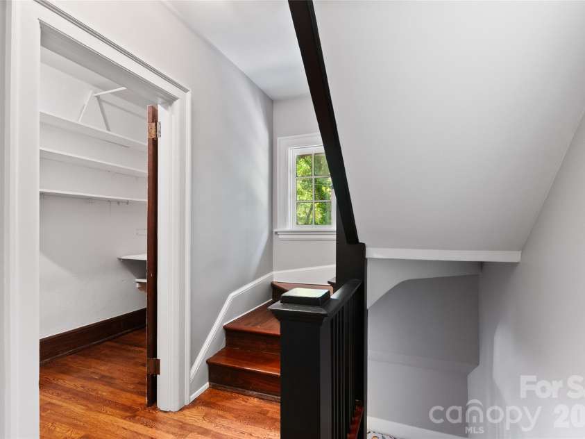 30 Cedarcliff Road, Asheville, NC 28803.  MLS# CAR4358152, YatesRealty ID 9919. 