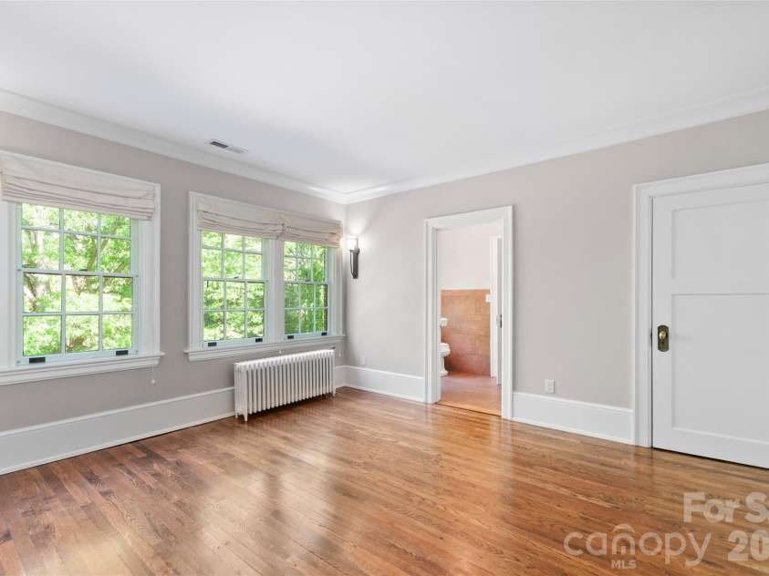 30 Cedarcliff Road, Asheville, NC 28803.  MLS# CAR4358152, YatesRealty ID 9919. 