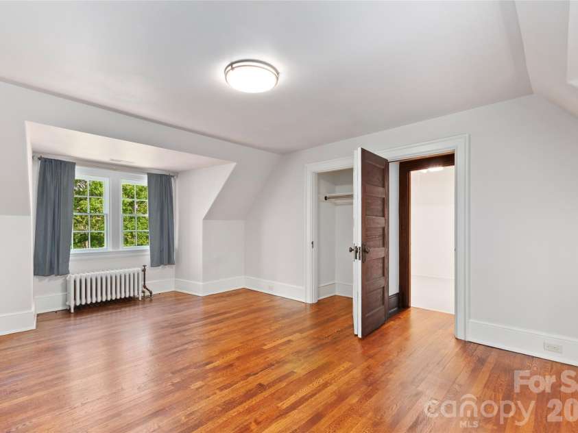 30 Cedarcliff Road, Asheville, NC 28803.  MLS# CAR4358152, YatesRealty ID 9919. 