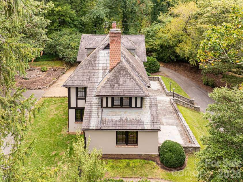 30 Cedarcliff Road, Asheville, NC 28803.  MLS# CAR4358152, YatesRealty ID 9919. 