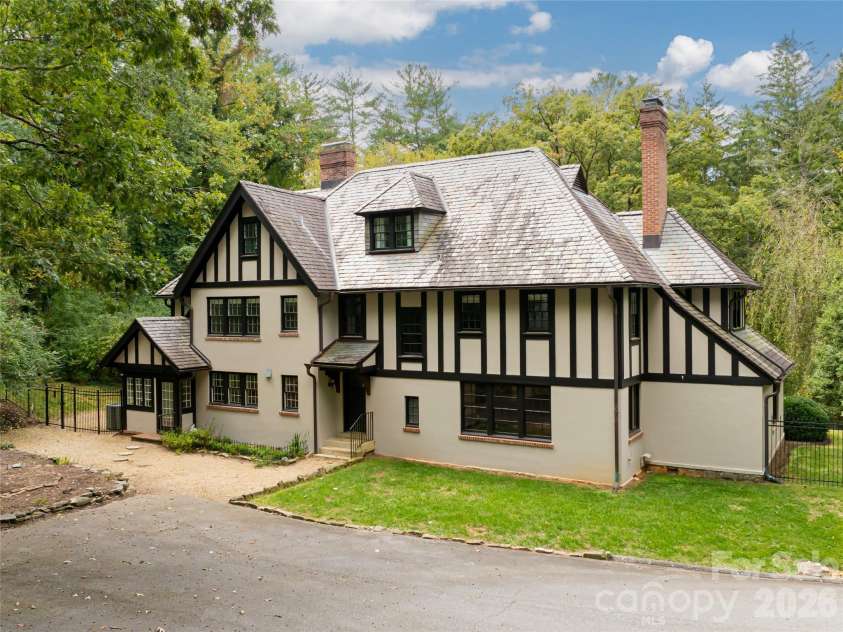 30 Cedarcliff Road, Asheville, NC 28803.  MLS# CAR4358152, YatesRealty ID 9919. 