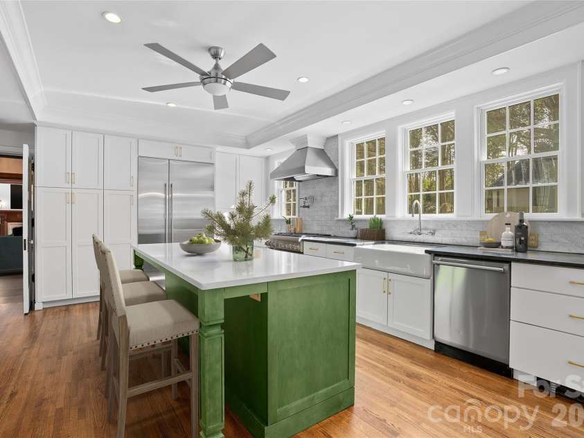 30 Cedarcliff Road, Asheville, NC 28803.  MLS# CAR4358152, YatesRealty ID 9919. Virtually Staged