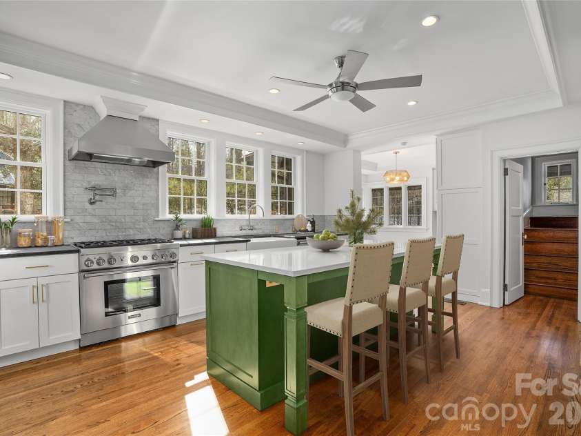 30 Cedarcliff Road, Asheville, NC 28803.  MLS# CAR4358152, YatesRealty ID 9919. Virtually Staged