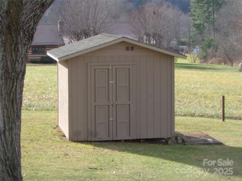 230 Leisure Lane, Waynesville, NC 28786.  MLS# CAR4326060, YatesRealty ID 992. 