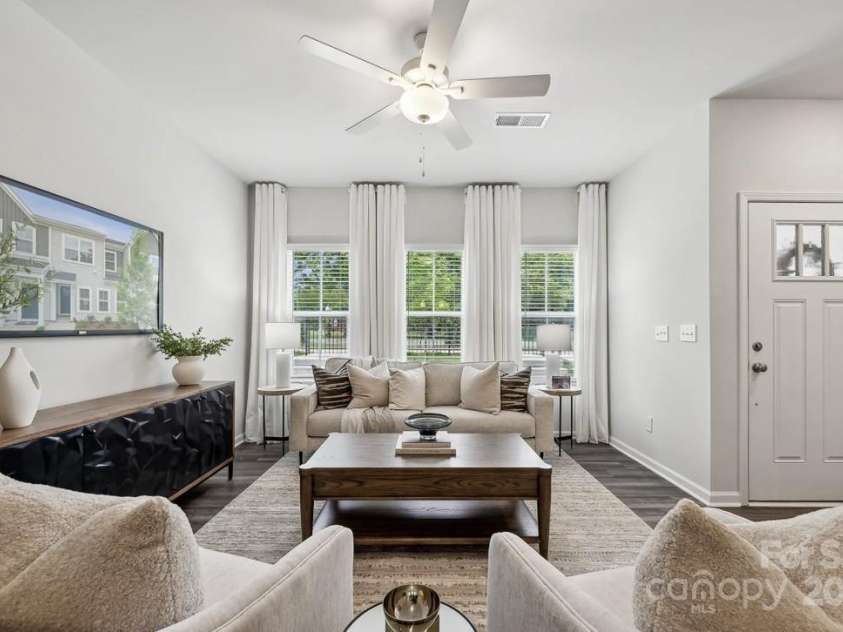 2950 Sloan Drive, Charlotte, NC 28208.  MLS# CAR4328078, YatesRealty ID 992. 