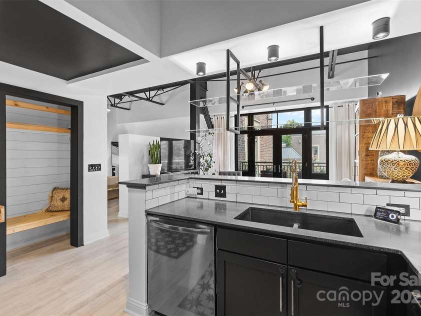 720 Governor Morrison Street, Charlotte, NC 28211.  MLS# CAR4267884, YatesRealty ID 9920. 