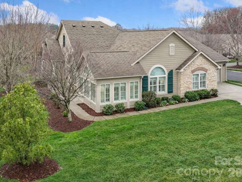 2444 Coltsview Lane, Matthews, NC 28105.  MLS# CAR4350705, YatesRealty ID 9922. 