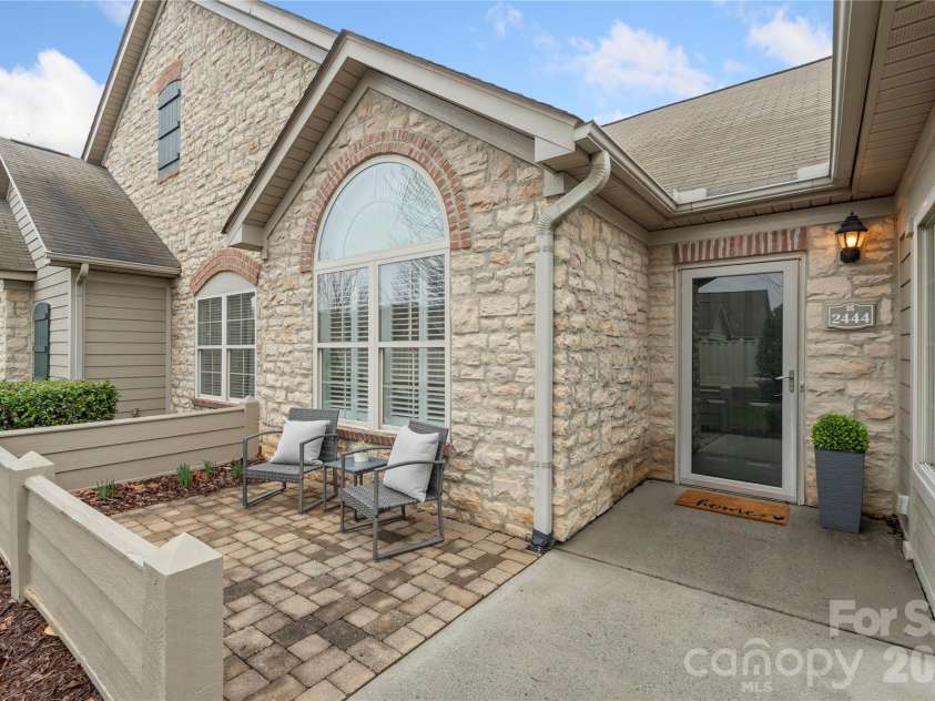 2444 Coltsview Lane, Matthews, NC 28105.  MLS# CAR4350705, YatesRealty ID 9922. 