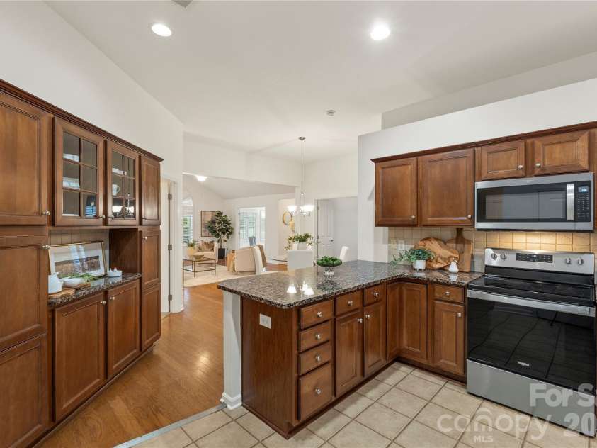 2444 Coltsview Lane, Matthews, NC 28105.  MLS# CAR4350705, YatesRealty ID 9922. 