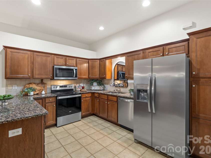 2444 Coltsview Lane, Matthews, NC 28105.  MLS# CAR4350705, YatesRealty ID 9922. 