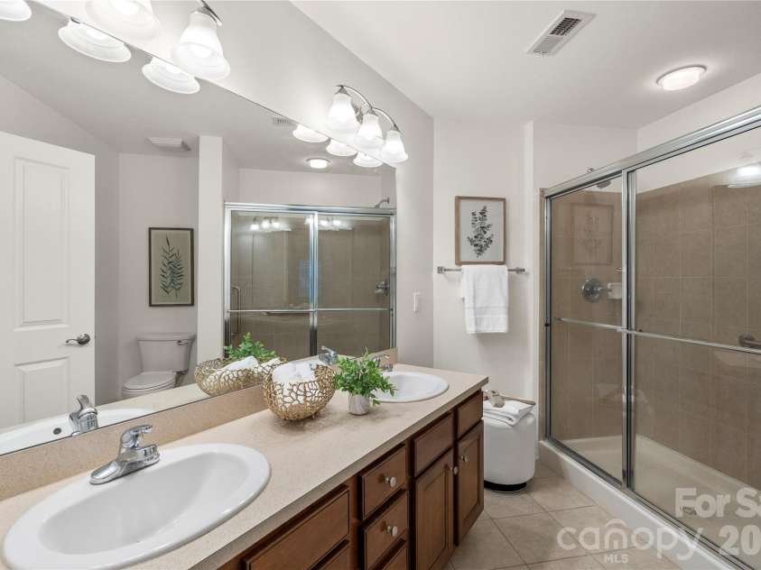 2444 Coltsview Lane, Matthews, NC 28105.  MLS# CAR4350705, YatesRealty ID 9922. 