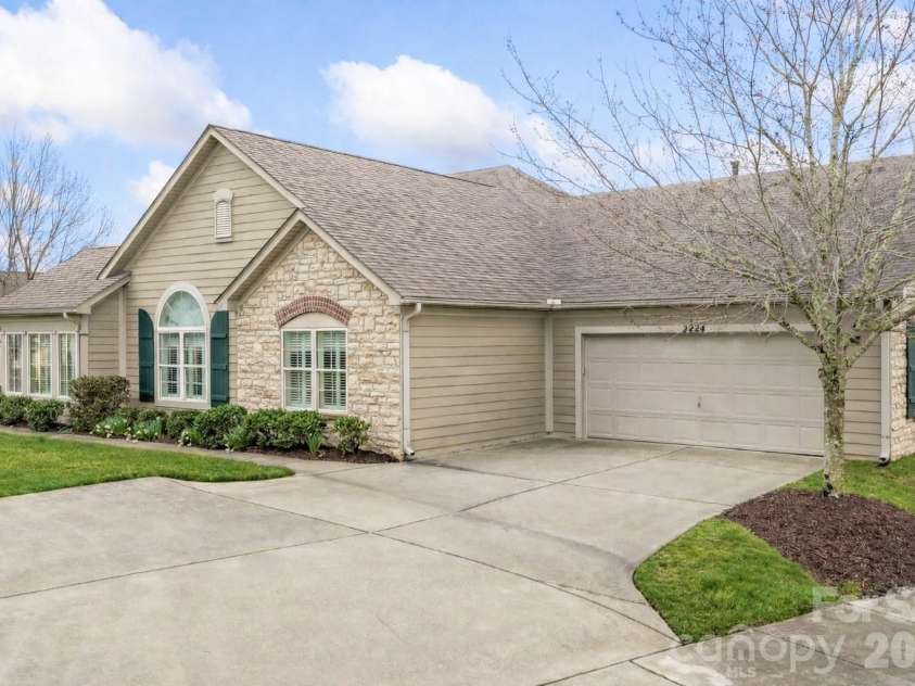 2444 Coltsview Lane, Matthews, NC 28105.  MLS# CAR4350705, YatesRealty ID 9922. 