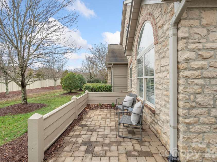 2444 Coltsview Lane, Matthews, NC 28105.  MLS# CAR4350705, YatesRealty ID 9922. 