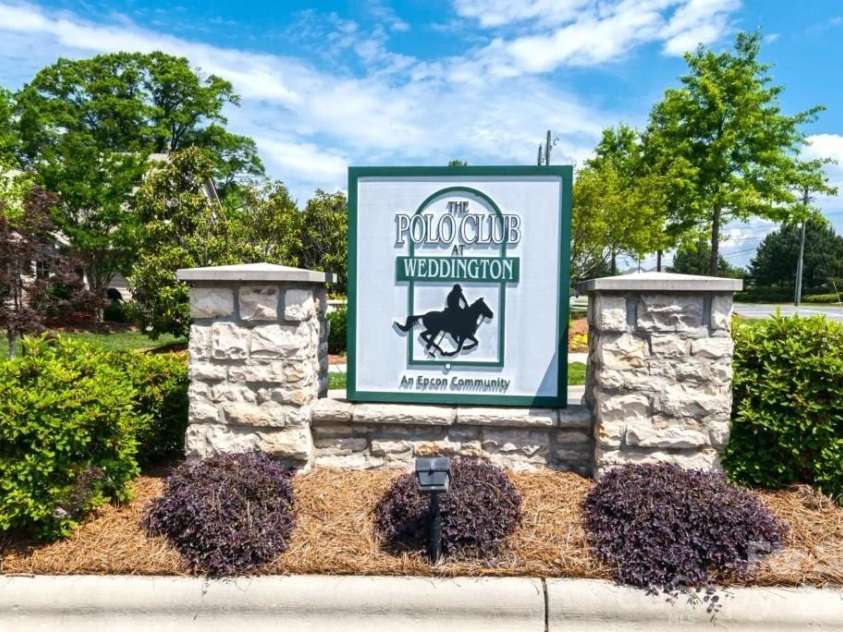 2444 Coltsview Lane, Matthews, NC 28105.  MLS# CAR4350705, YatesRealty ID 9922. 