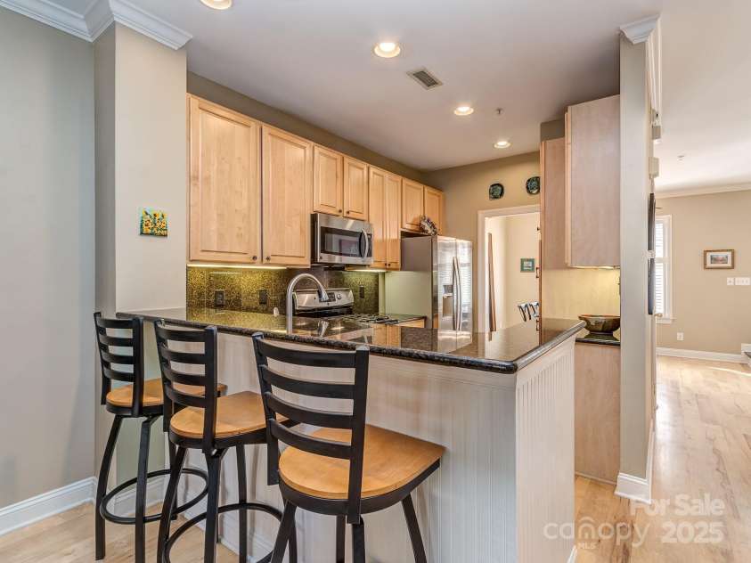 1141 Hollyheath Lane, Charlotte, NC 28209.  MLS# CAR4234094, YatesRealty ID 9923. Kitchen