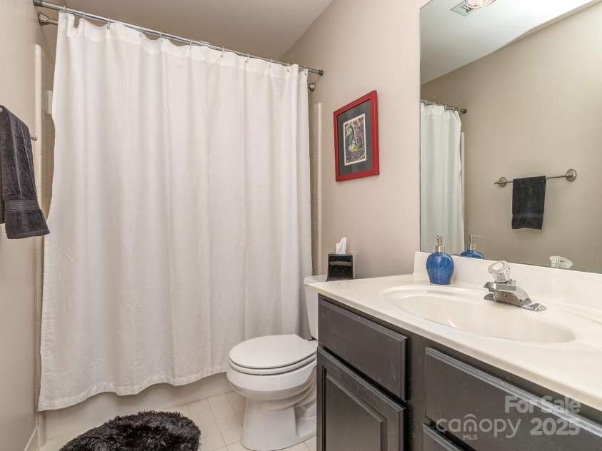 1141 Hollyheath Lane, Charlotte, NC 28209.  MLS# CAR4234094, YatesRealty ID 9923. Secondary bath