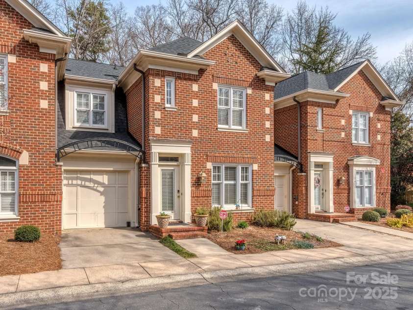 1141 Hollyheath Lane, Charlotte, NC 28209.  MLS# CAR4234094, YatesRealty ID 9923. Wonderful brick condominium