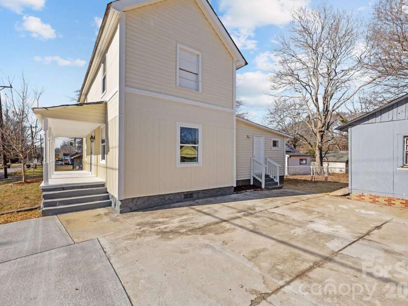 306 Ridge Street, Stanley, NC 28164.  MLS# CAR4362531, YatesRealty ID 9924. 