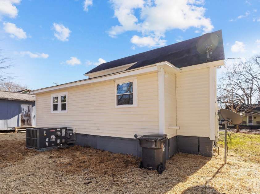 306 Ridge Street, Stanley, NC 28164.  MLS# CAR4362531, YatesRealty ID 9924. 