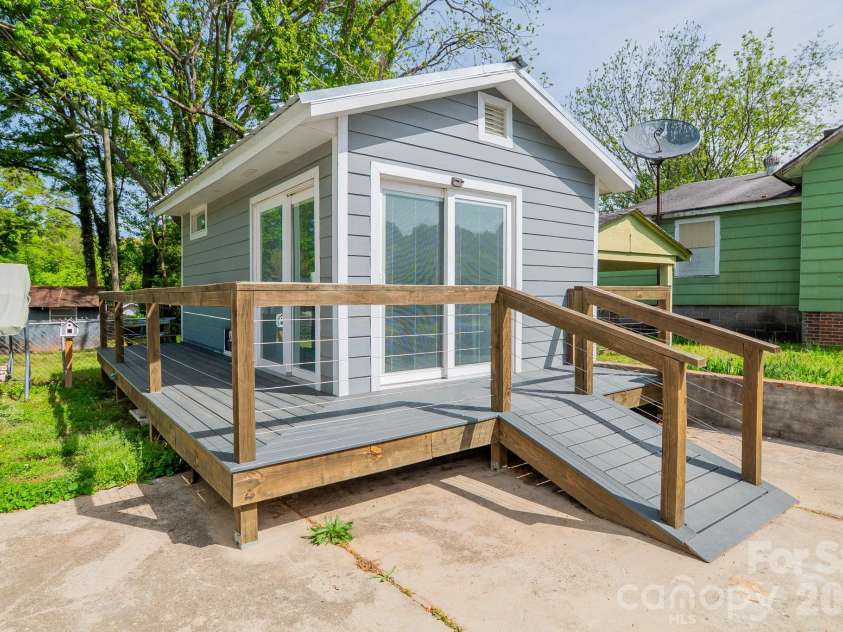 306 Ridge Street, Stanley, NC 28164.  MLS# CAR4362531, YatesRealty ID 9924. 