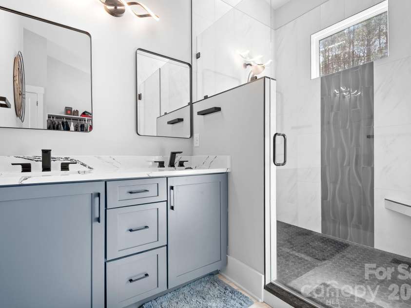 7176 Lynbrook Creek Road, Denver, NC 28037.  MLS# CAR4352084, YatesRealty ID 9925. Primary Bath
