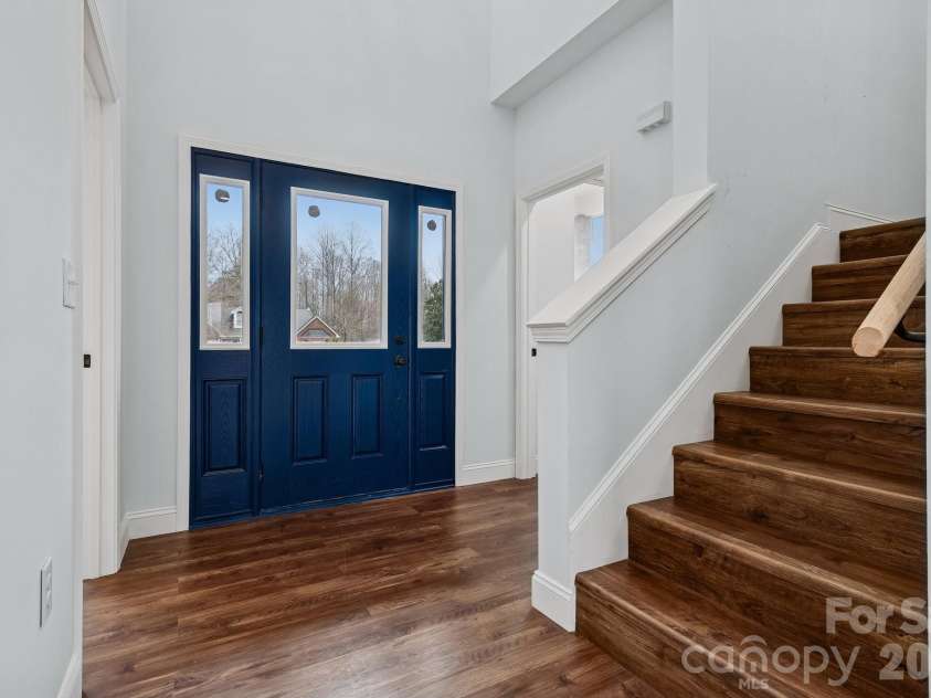 114 Strawberry Court, Lincolnton, NC 28092.  MLS# CAR4352512, YatesRealty ID 9926. Entry foyer with high ceiling entrance