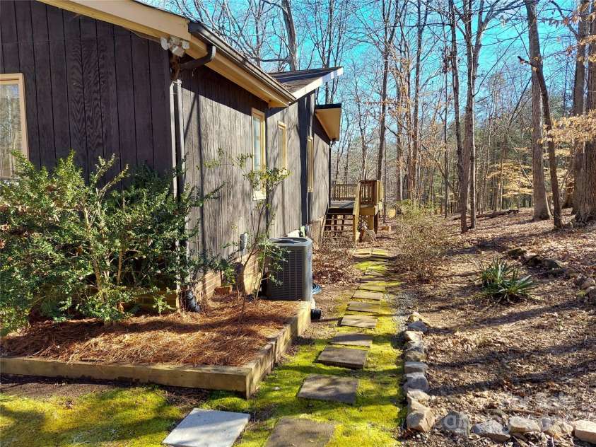 8015 Sullivan Drive, Charlotte, NC 28215.  MLS# CAR4223466, YatesRealty ID 9926. 
