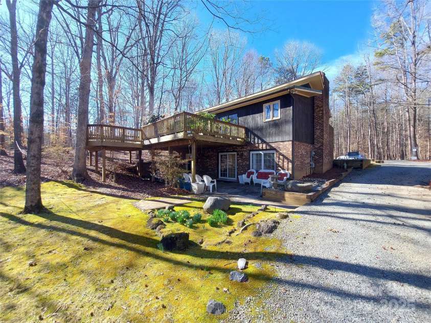8015 Sullivan Drive, Charlotte, NC 28215.  MLS# CAR4223466, YatesRealty ID 9926. 