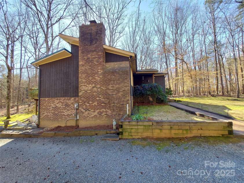 8015 Sullivan Drive, Charlotte, NC 28215.  MLS# CAR4223466, YatesRealty ID 9926. 