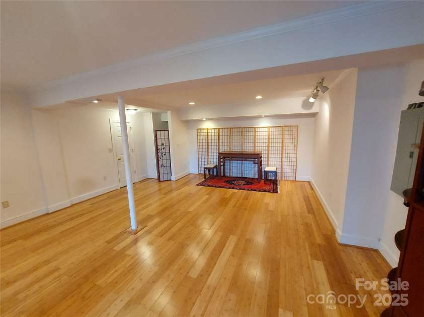 8015 Sullivan Drive, Charlotte, NC 28215.  MLS# CAR4223466, YatesRealty ID 9926. 