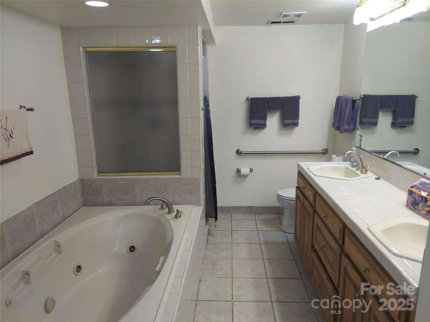 8015 Sullivan Drive, Charlotte, NC 28215.  MLS# CAR4223466, YatesRealty ID 9926. 
