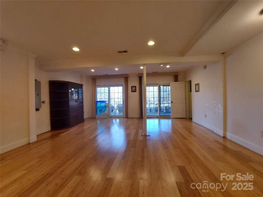 8015 Sullivan Drive, Charlotte, NC 28215.  MLS# CAR4223466, YatesRealty ID 9926. 
