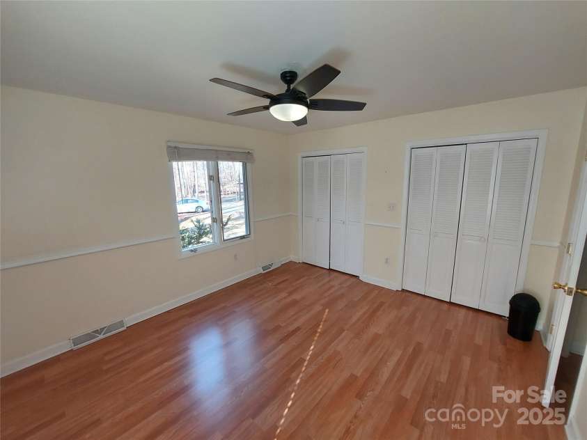 8015 Sullivan Drive, Charlotte, NC 28215.  MLS# CAR4223466, YatesRealty ID 9926. 