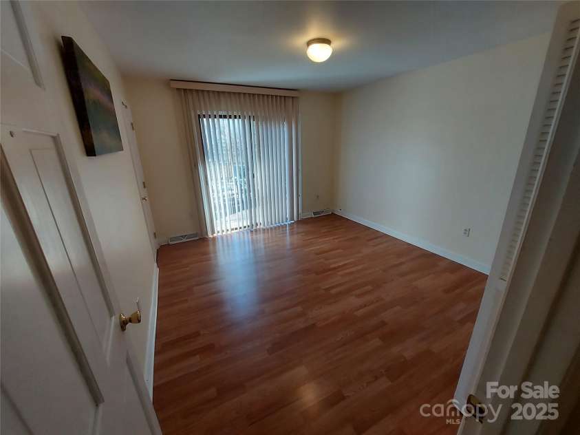 8015 Sullivan Drive, Charlotte, NC 28215.  MLS# CAR4223466, YatesRealty ID 9926. 