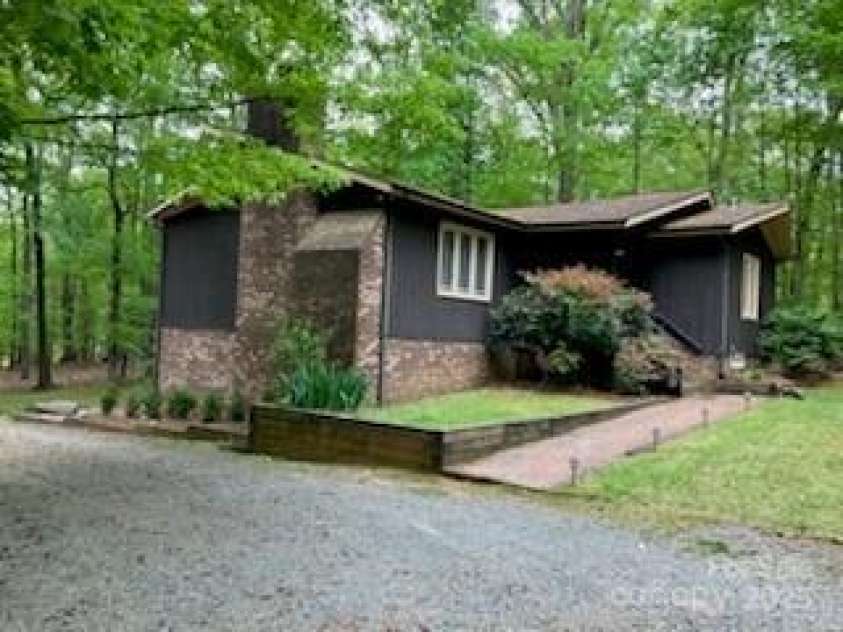 8015 Sullivan Drive, Charlotte, NC 28215.  MLS# CAR4223466, YatesRealty ID 9926. Sideview with newer plantings.
